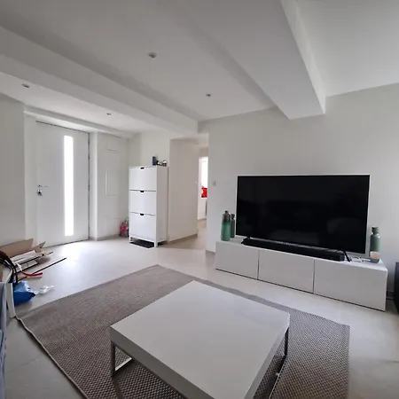 Apartment Location 1-2 Sem Max *